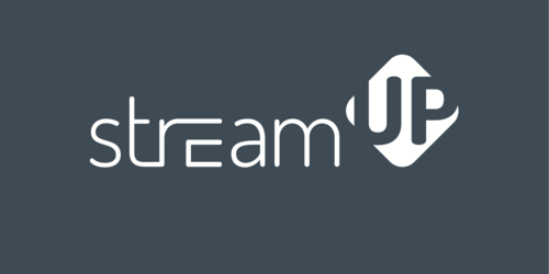 Logo von StreamUp Weißer Schriftzug auf grauem Hintergrund