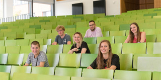 Gruppe Studierender im Hörsaal Eine Gruppe Studierender im Hörsaal.